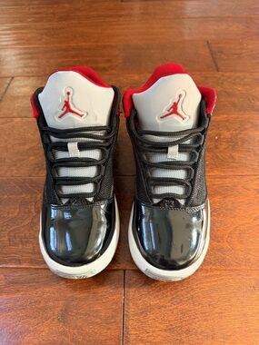 Jordan Max Aura 2 Kids Black/White/Red  Patent Leather